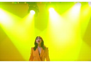 Fast Fashion Meets Comedy on Chinese Livestreams