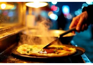 Night Bites in Shenyang: The Warmth of Jianbing in Winter