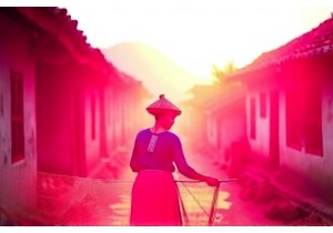 Weave Hemp Cloth With Zhuang Women:非遗旅行 in Guangxi